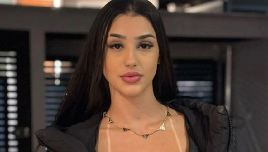 Bia Miranda está sendo processada por plataforma de conteúdos pagos.