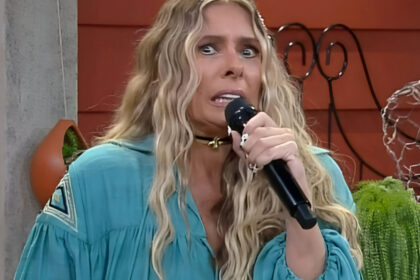 Adriane Galisteu revela detalhes ao público e causa confusão no ao vivo.