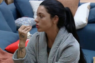 Rayane Figliuzzi, namorada de Belo, arranja treta e faz inimigas logo no primeiro dia de "A Fazenda 17".